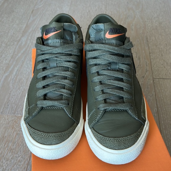 NIKE Green Blazer '77 Low Sneakers - Picture 5 of 9